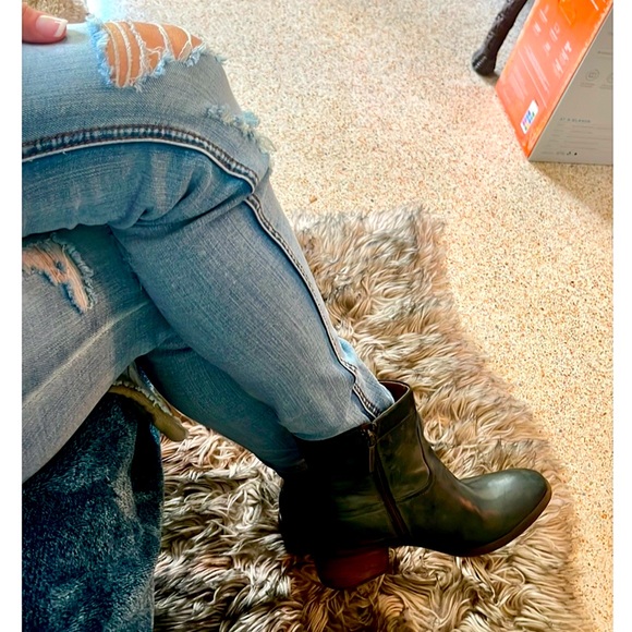 Donald J Pliner ankle booties size 6,  leather - Picture 11 of 11